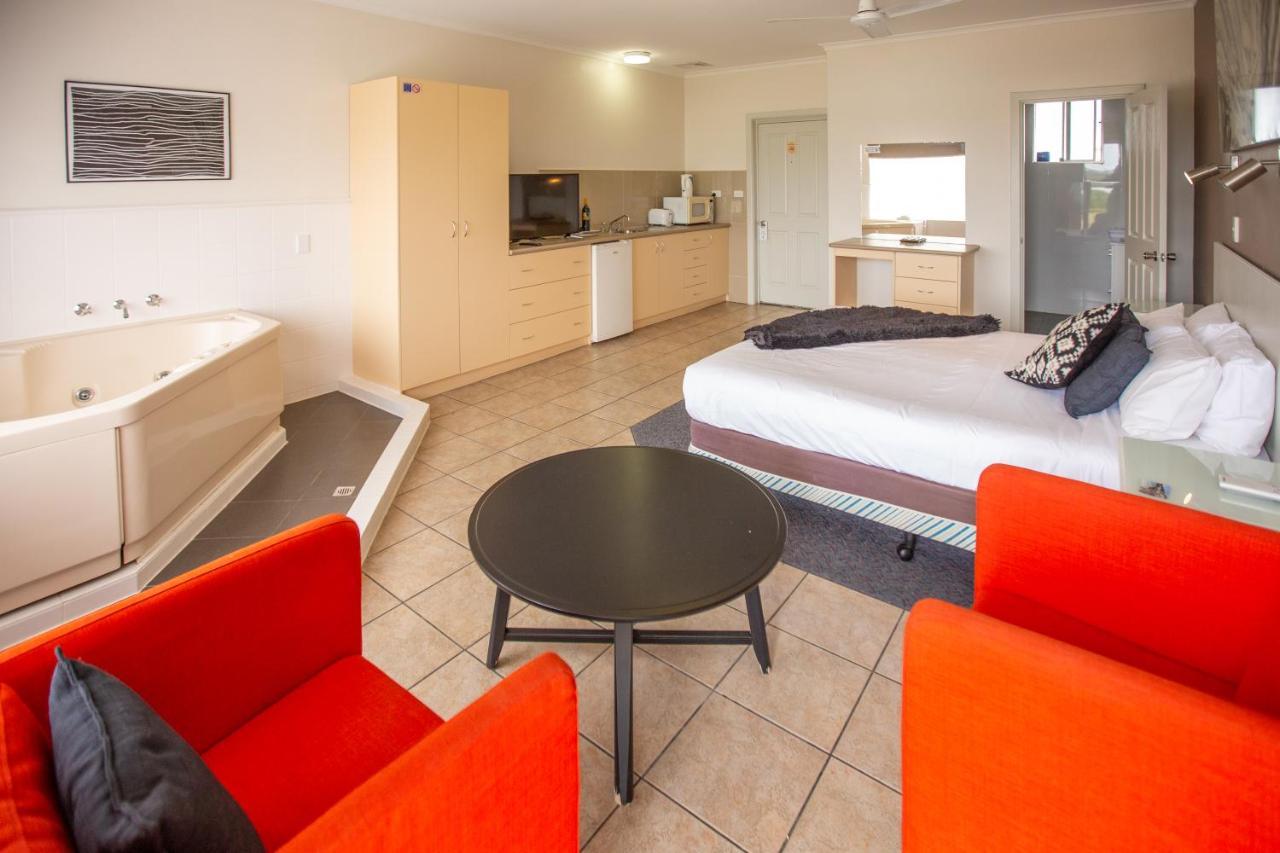 Lakeview Motel And Apartments 4*