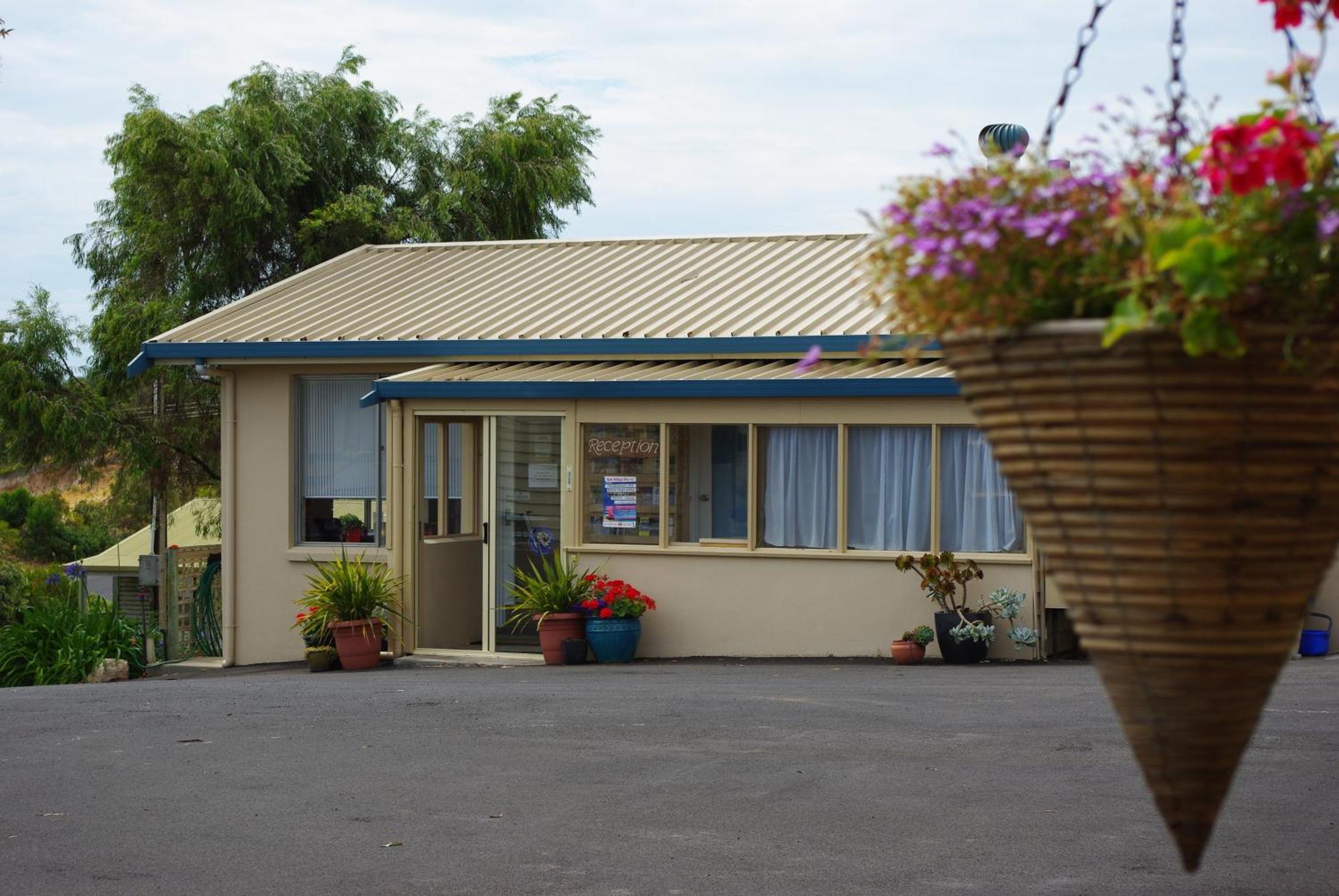 Lakeview Motel And Apartments