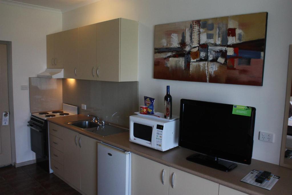 Motel Lakeview Motel And Apartments 4*